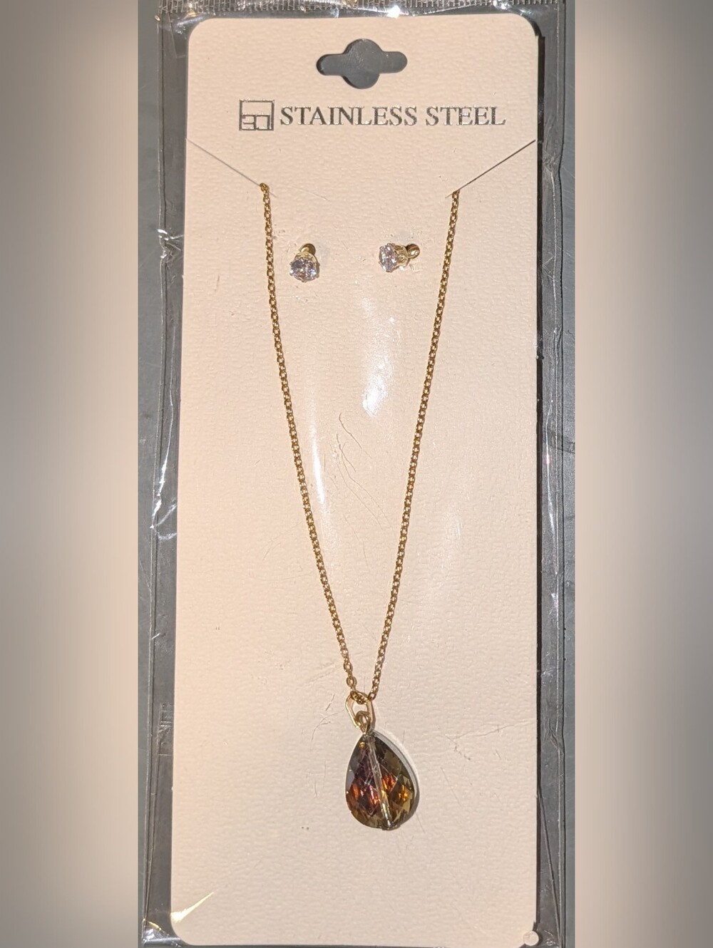 NWT Teardrop Stone Gold Pendant Necklace with Stud CC earrings.